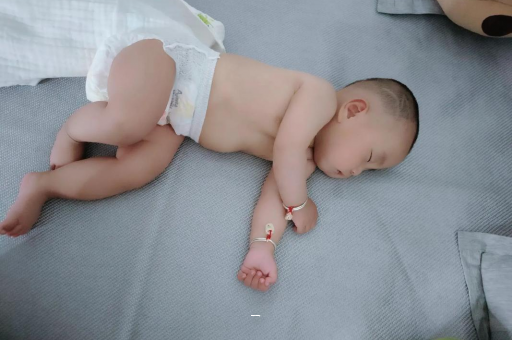 庆阳宝宝脸上有白色斑块